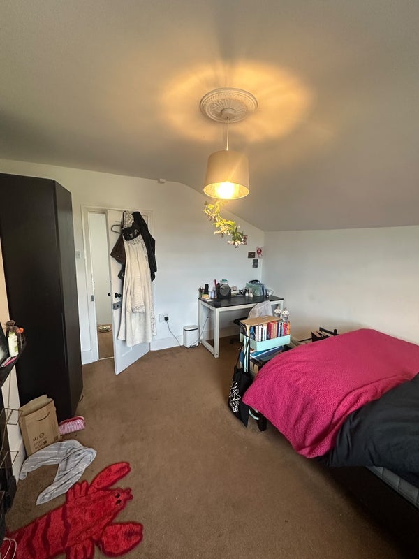 Room Coverton Road in Greater London