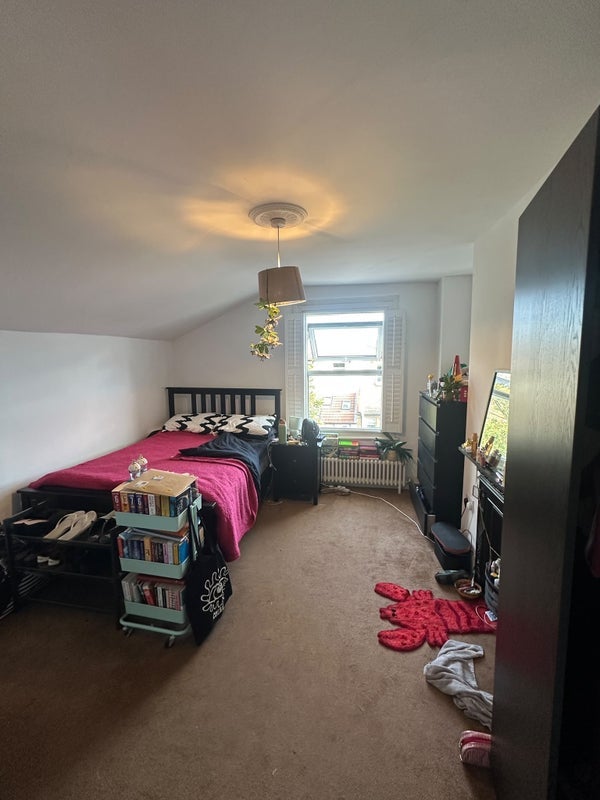 Room Coverton Road in Greater London