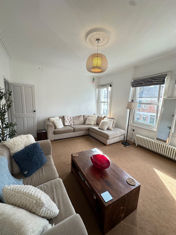 Room Coverton Road in Greater London