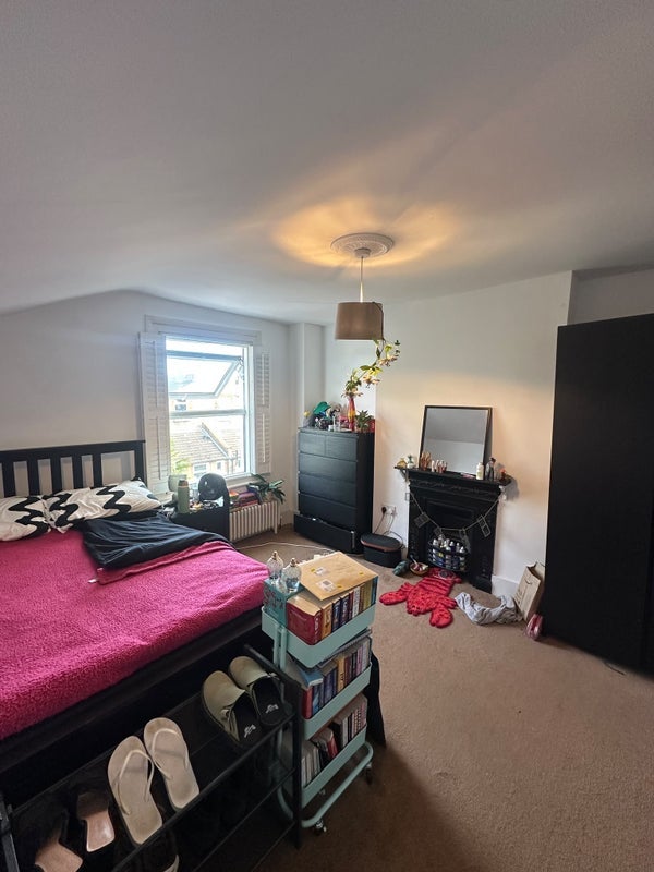 Room Coverton Road in Greater London