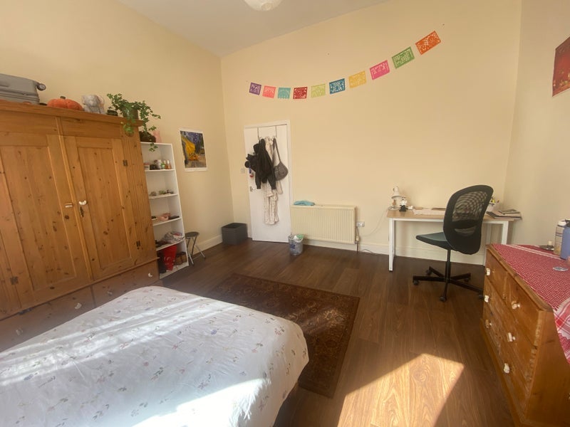 Room Maxwell Road in Glasgow