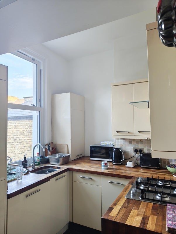 Room Northcote Road in Greater London