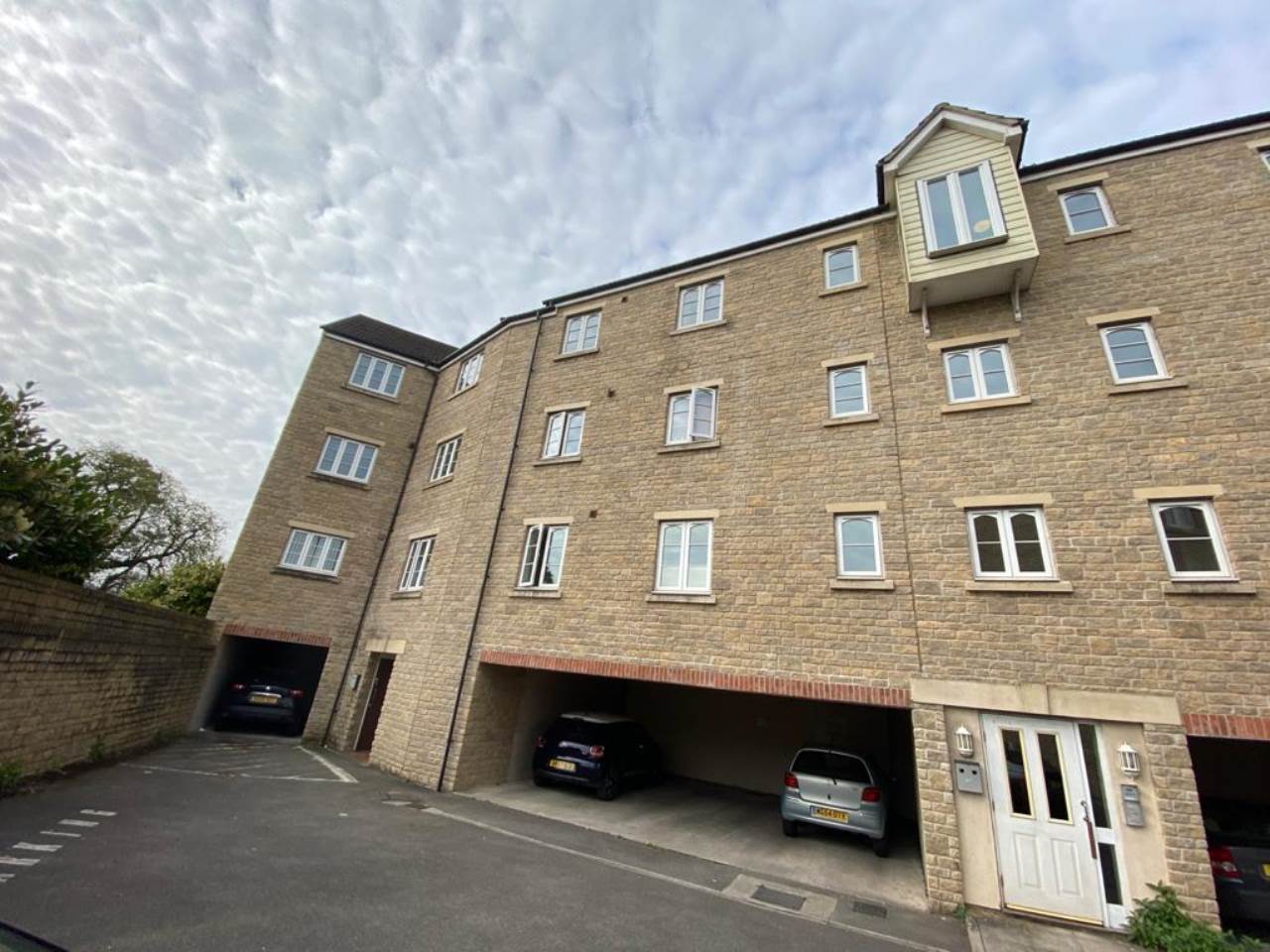 Flat Ellworthy Court in Frome