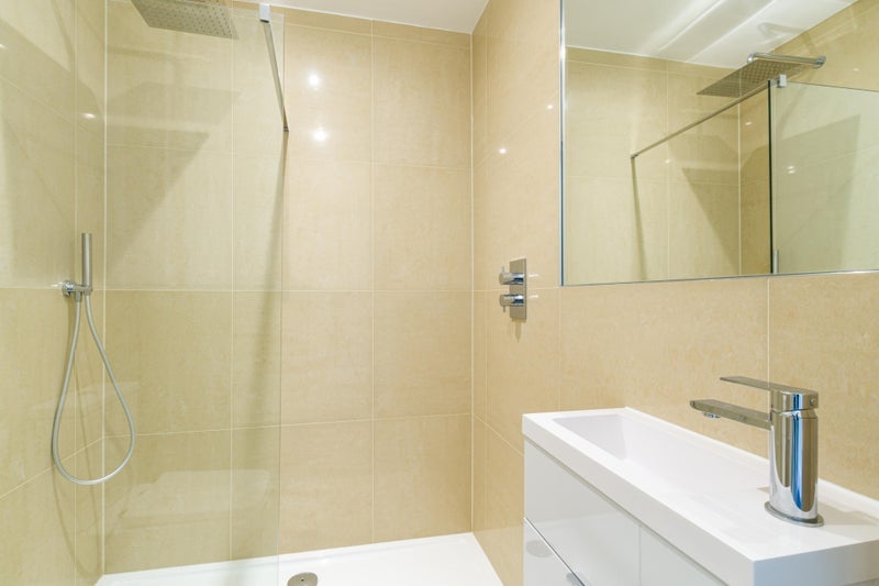 Room Western Avenue in Greater London