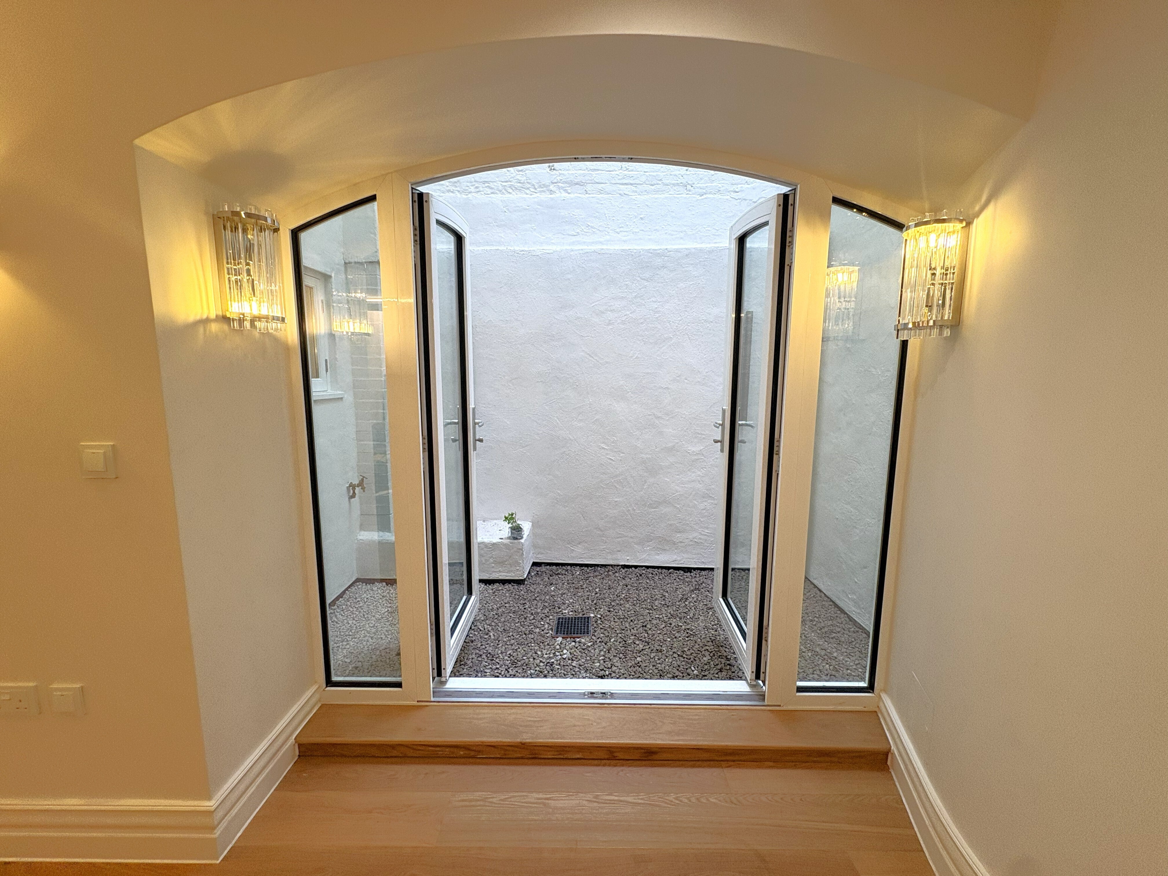 Flat Cathedral Yard in Exeter
