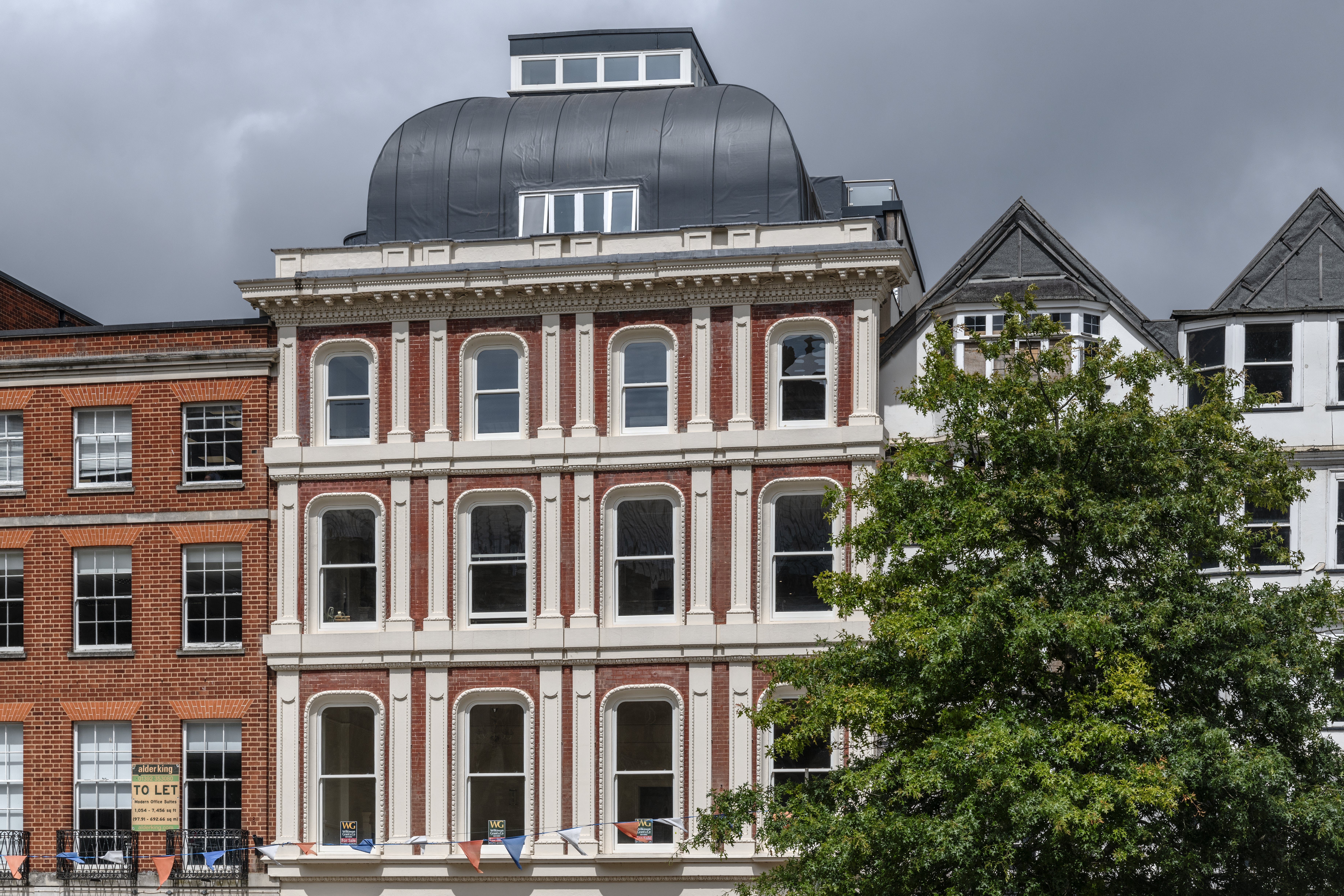Flat Cathedral Yard in Exeter