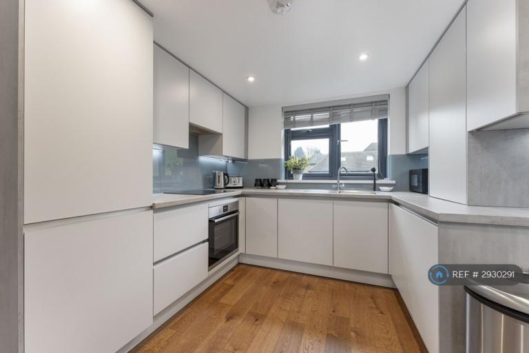 Flat Banstead Road in Greater London