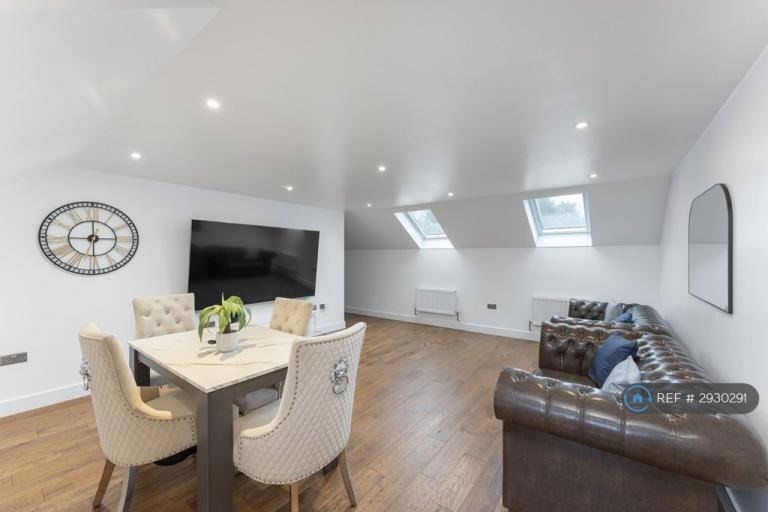 Flat Banstead Road in Greater London