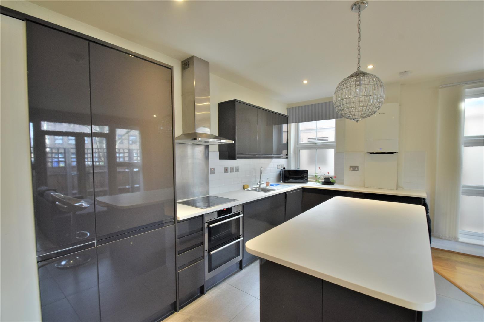 Flat Rockingham Road in Greater London