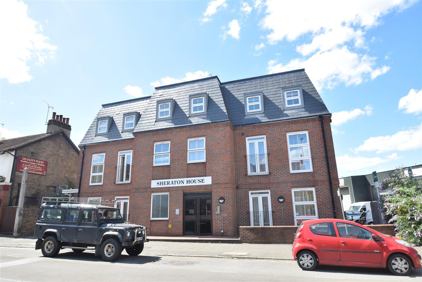 Flat Rockingham Road in Greater London