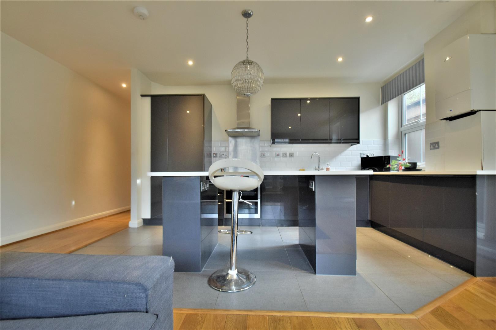 Flat Rockingham Road in Greater London