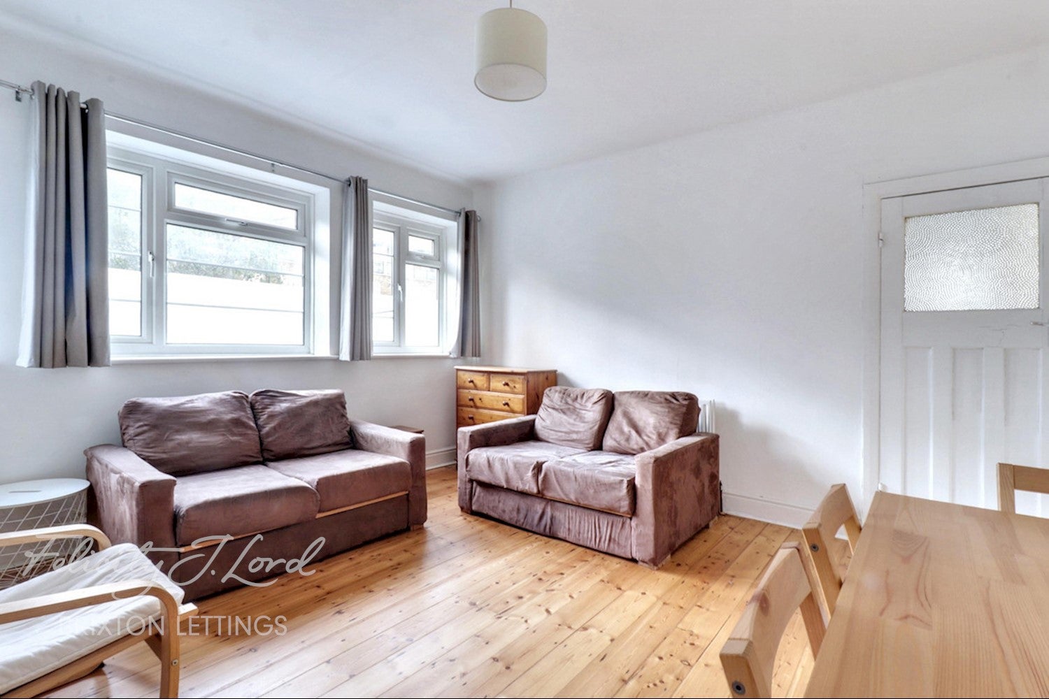 Flat Crownstone Road in Greater London