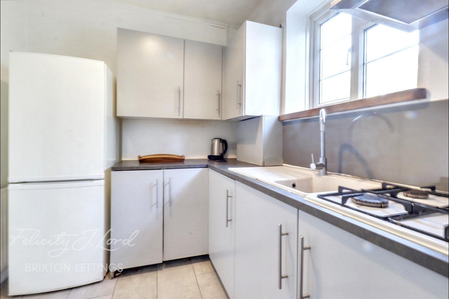 Flat Crownstone Road in Greater London