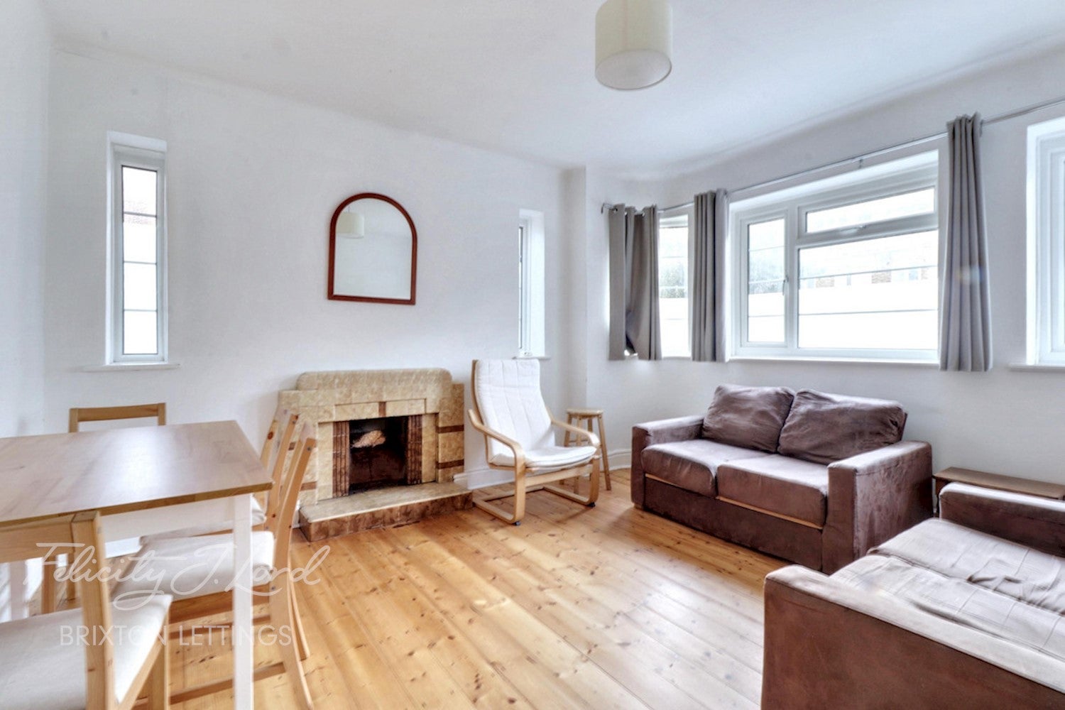 Flat Crownstone Road in Greater London