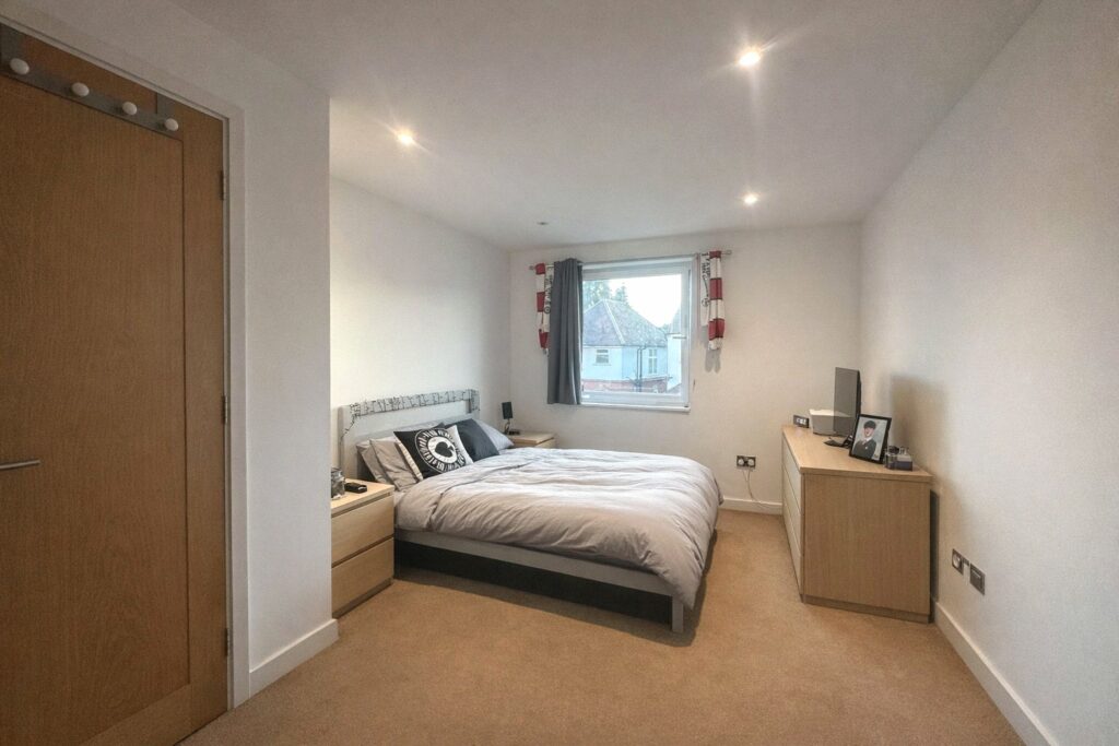 Flat Southern Road in Surrey Heath