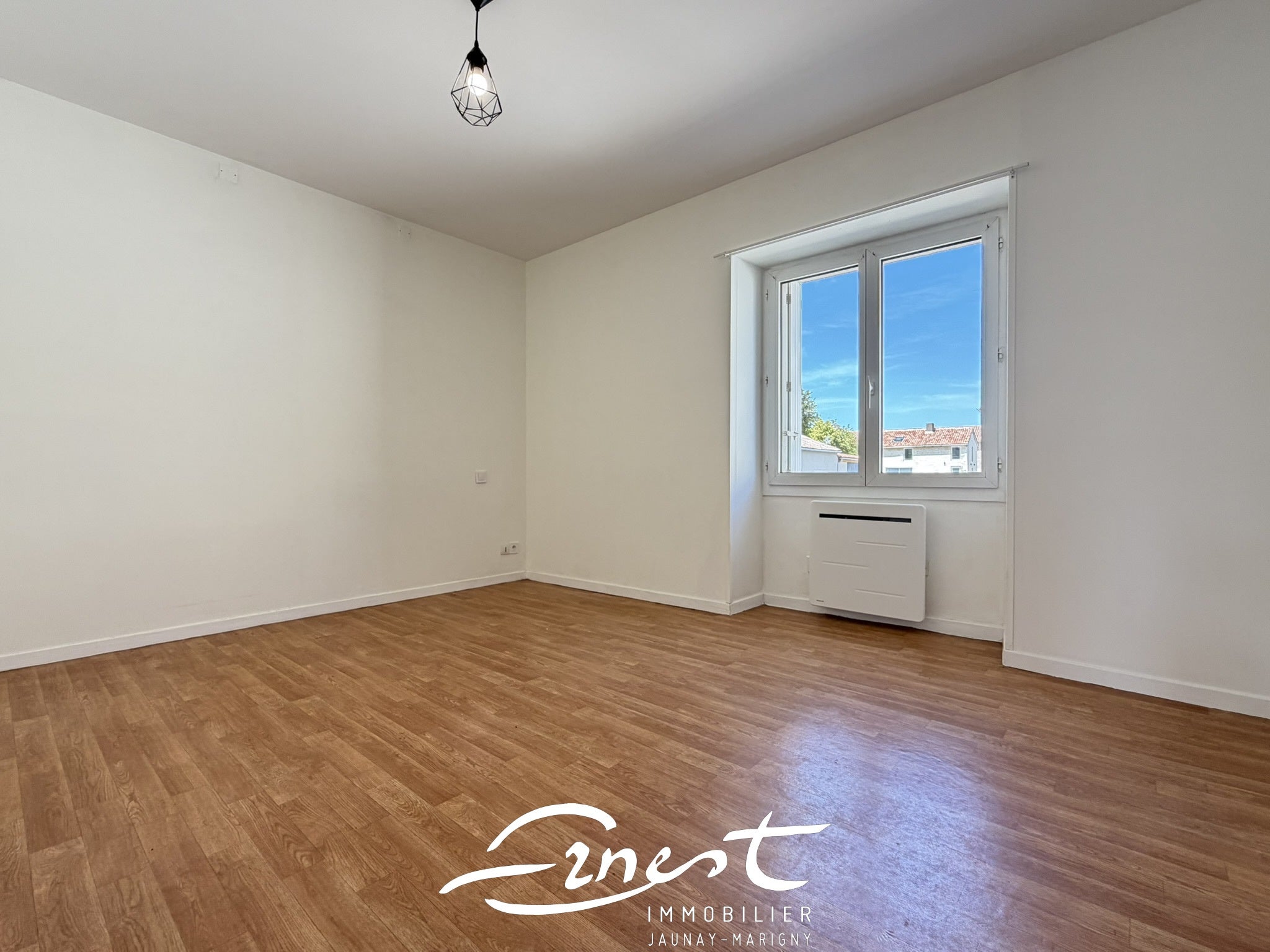 Flat Rue de la Haute Payre in Jaunay-Marigny