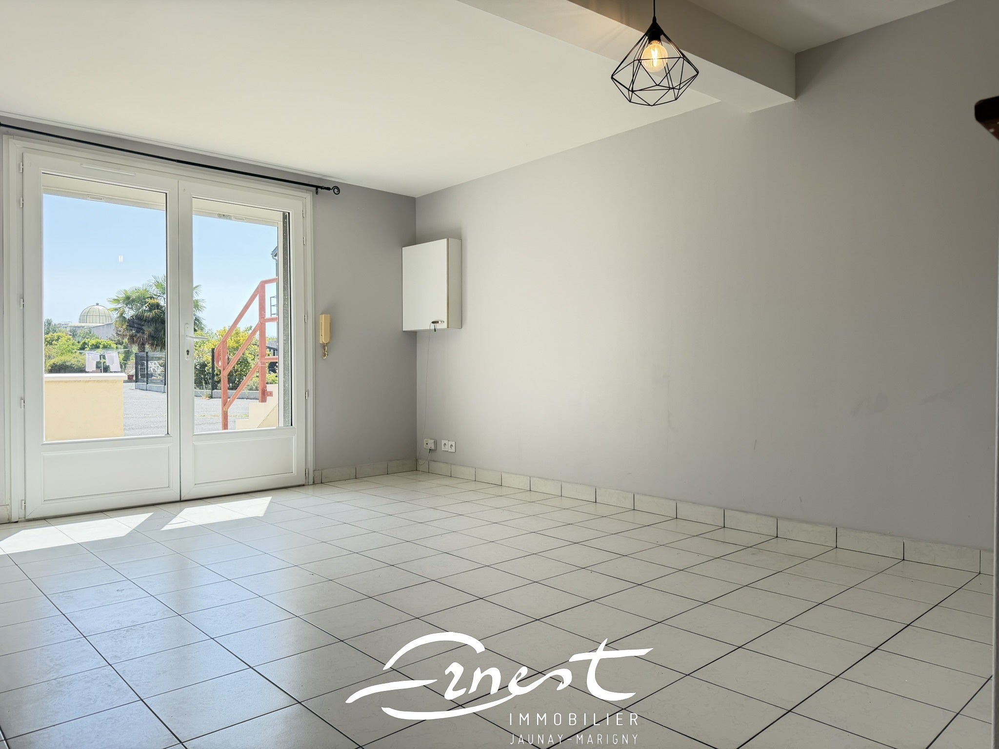 Flat Rue de la Haute Payre in Jaunay-Marigny