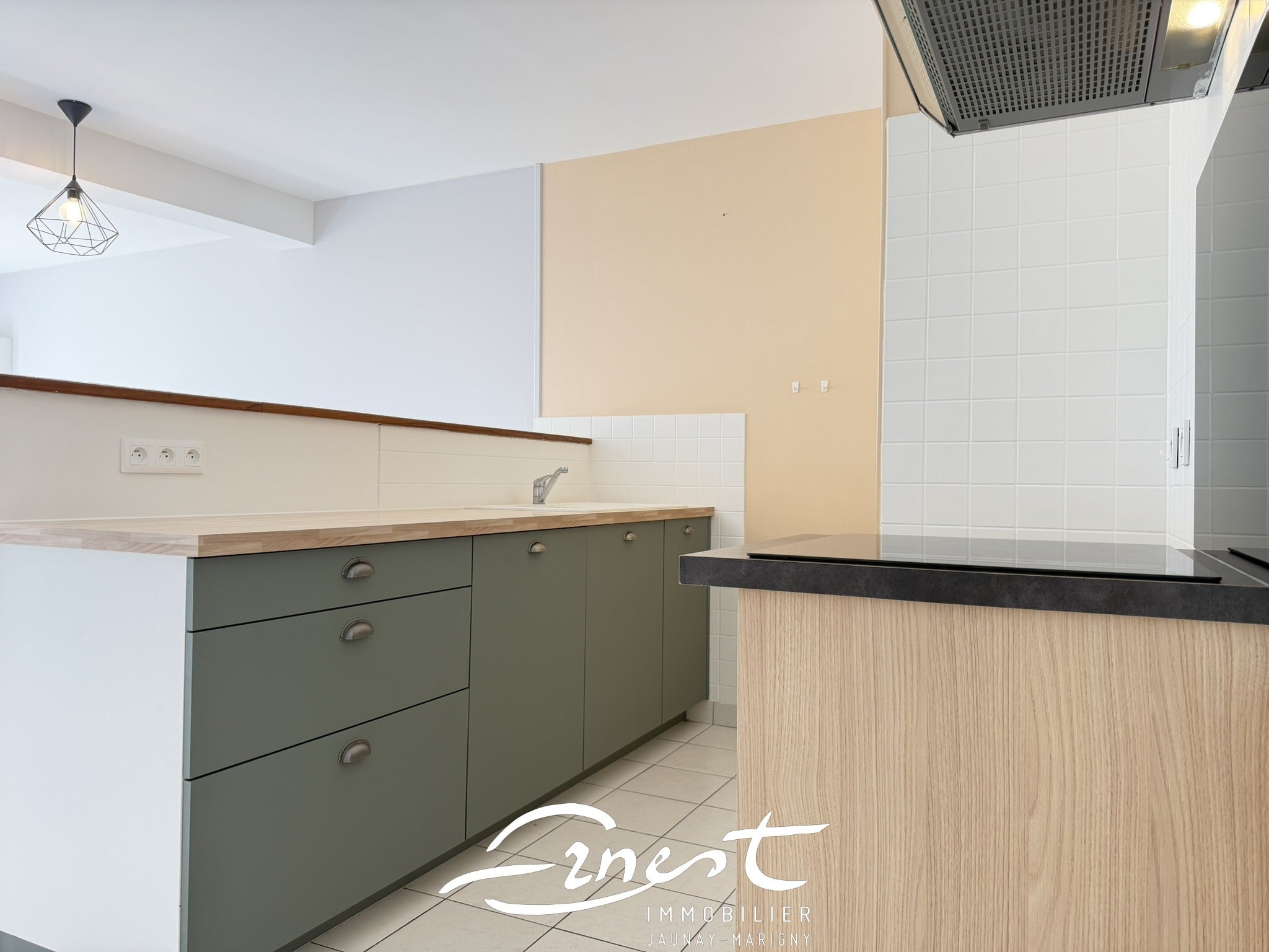 Flat Rue de la Haute Payre in Jaunay-Marigny