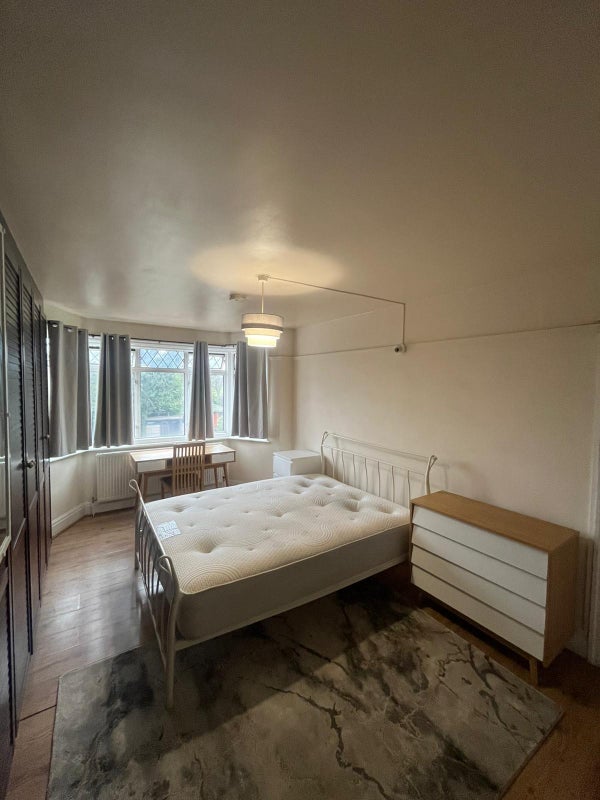 Room Windermere Avenue in Greater London
