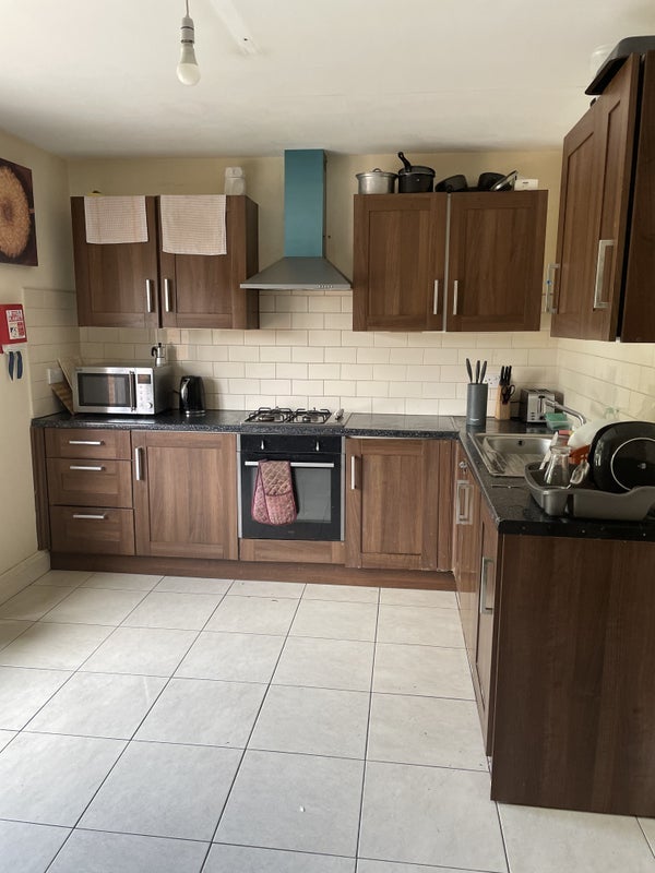 Room Windermere Avenue in Greater London