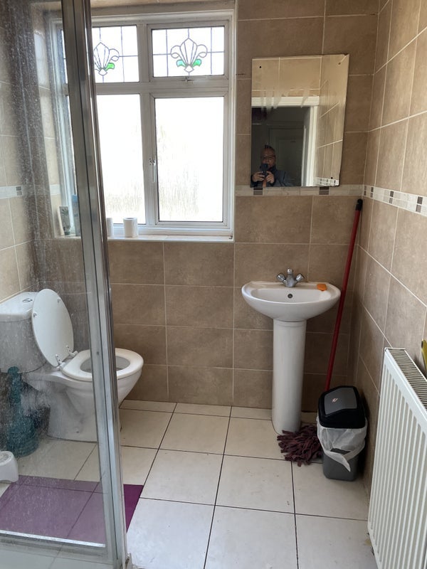 Room Windermere Avenue in Greater London