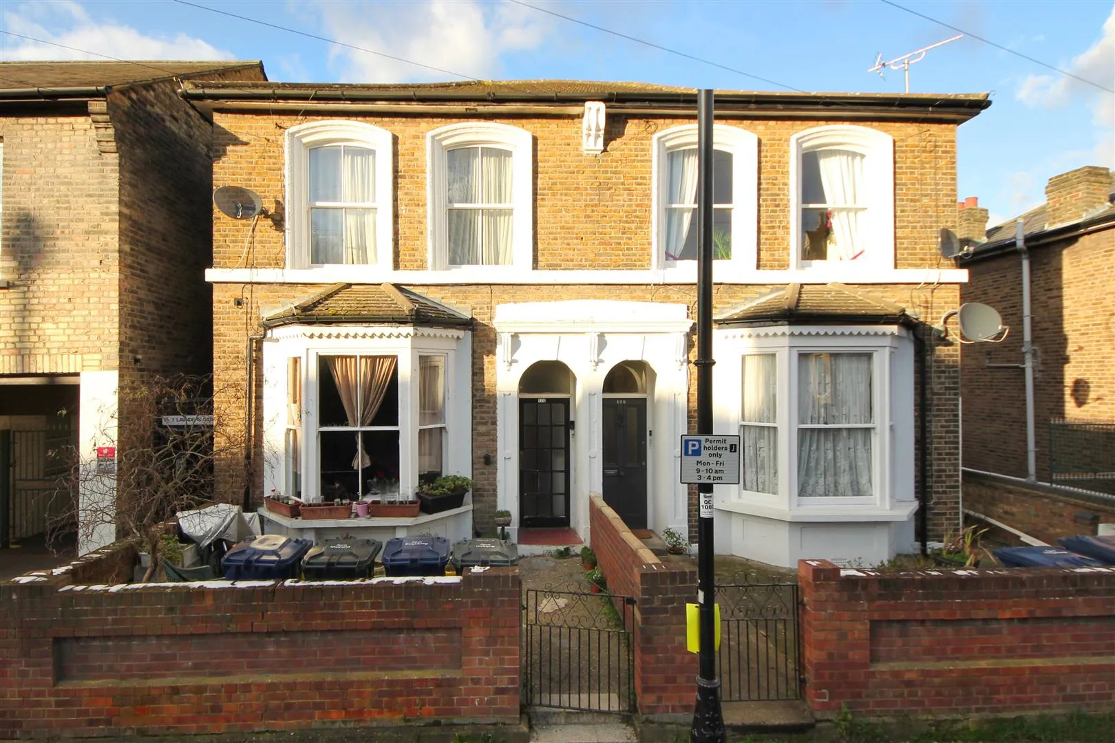 Flat Launders Gate in Greater London