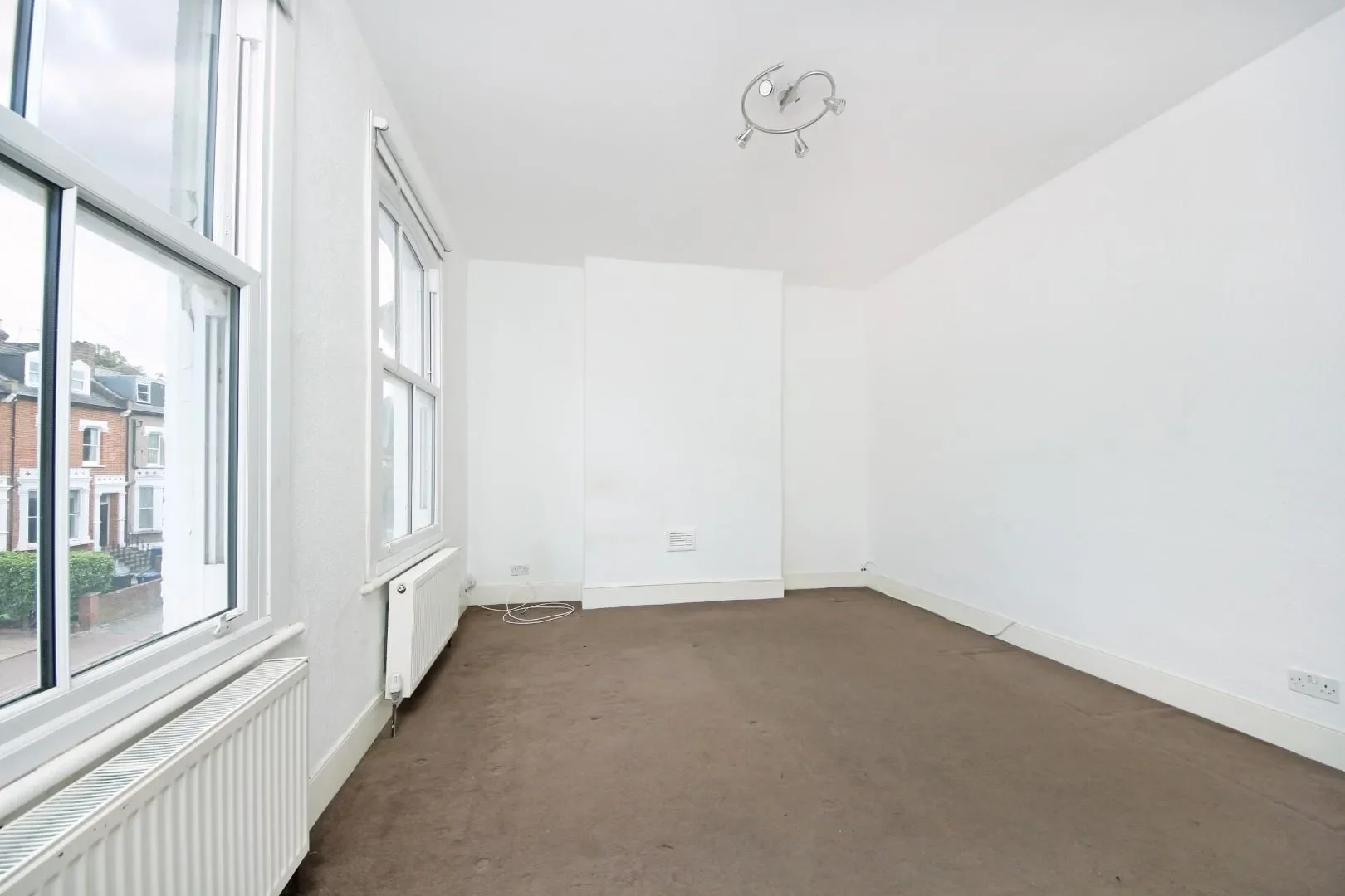 Flat Launders Gate in Greater London