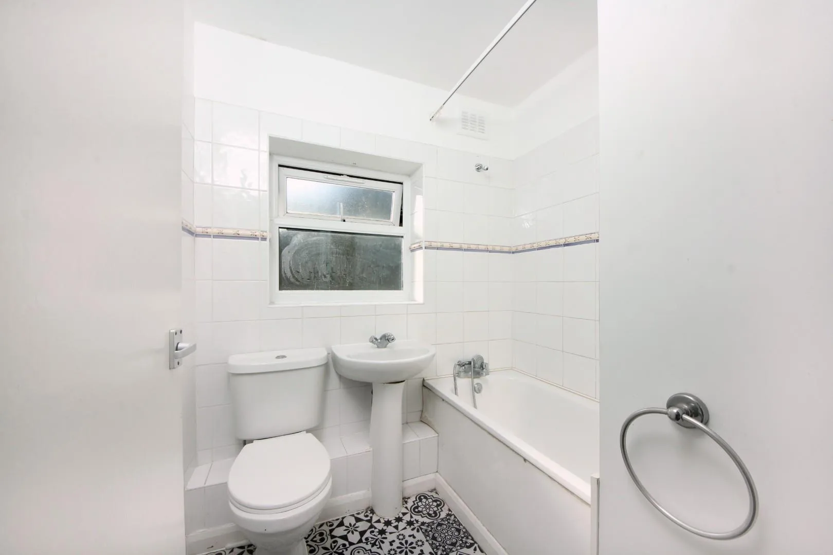 Flat Launders Gate in Greater London