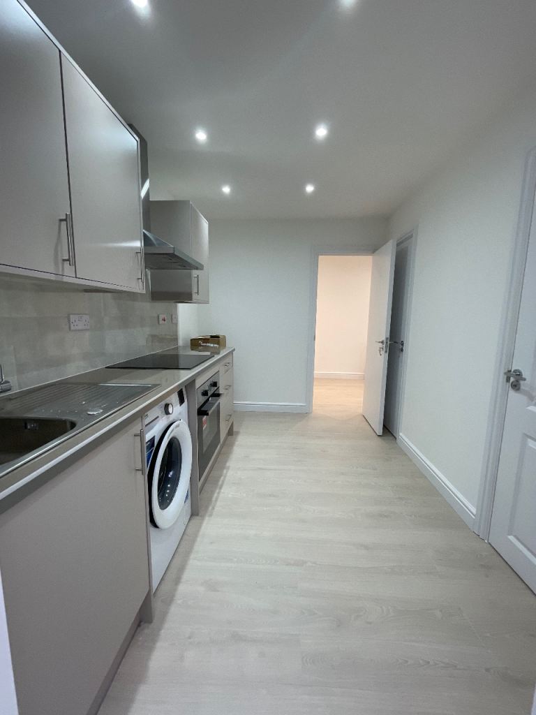 Flat Sandringham Road in Greater London