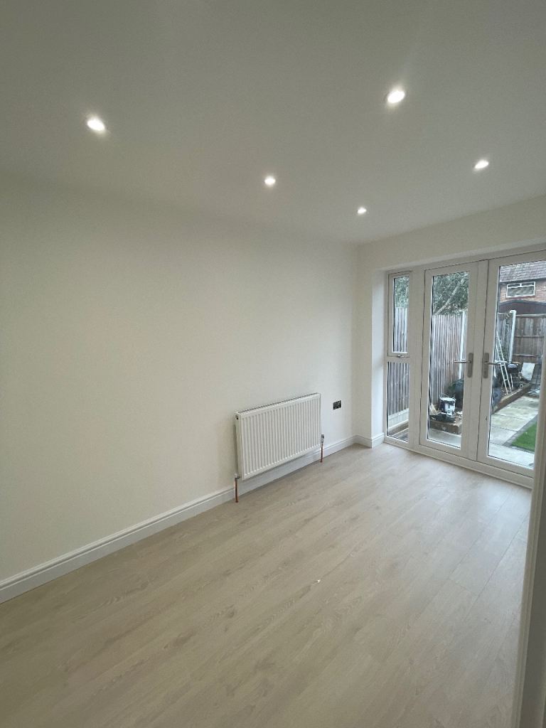 Flat Sandringham Road in Greater London