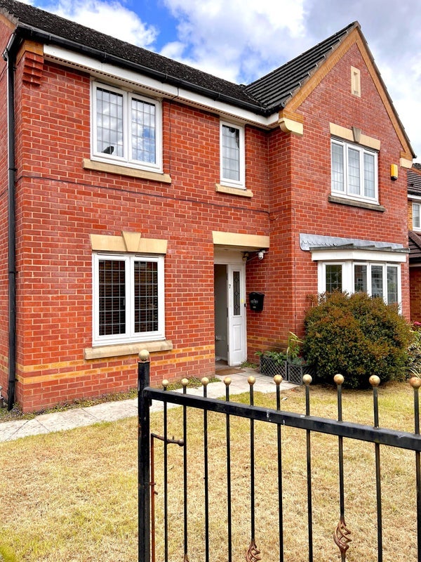 House Oakcliffe Road in Manchester
