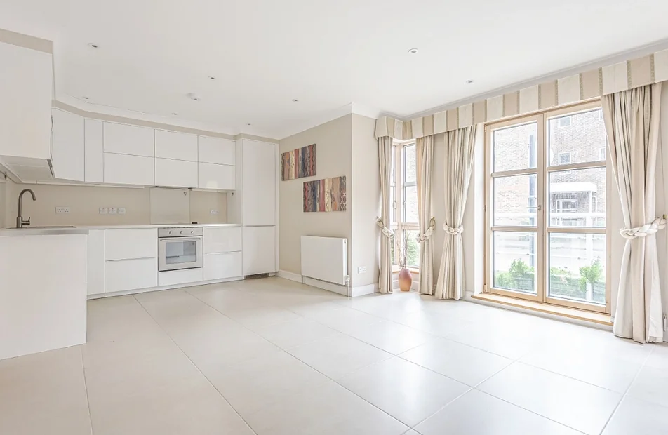 Flat Manbre Road in Greater London