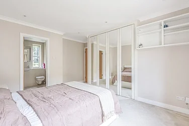 Flat Manbre Road in Greater London