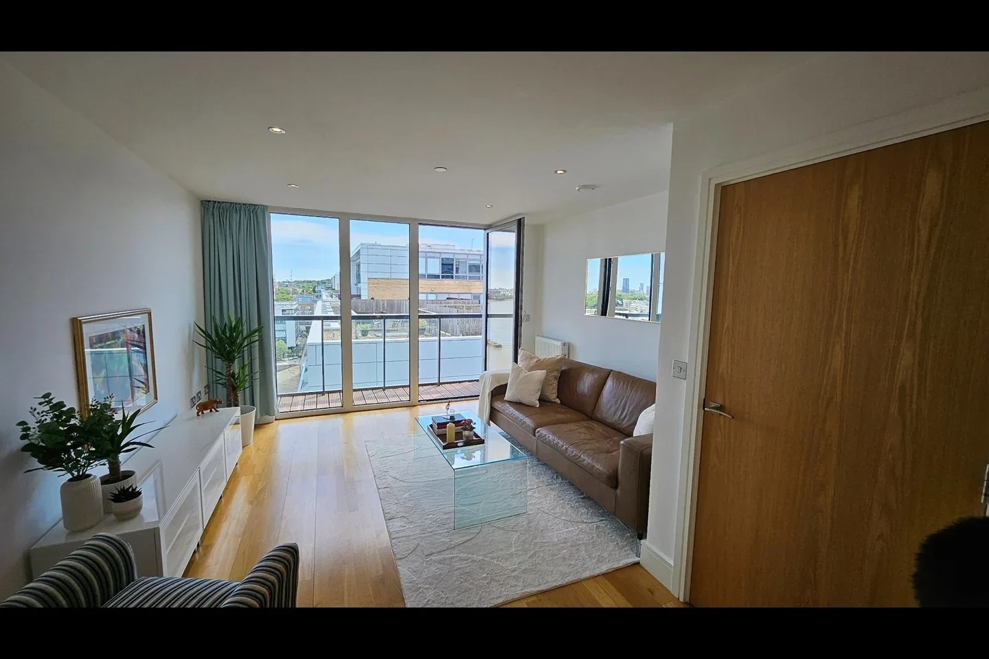 Flat Dreadnought Walk in Greater London