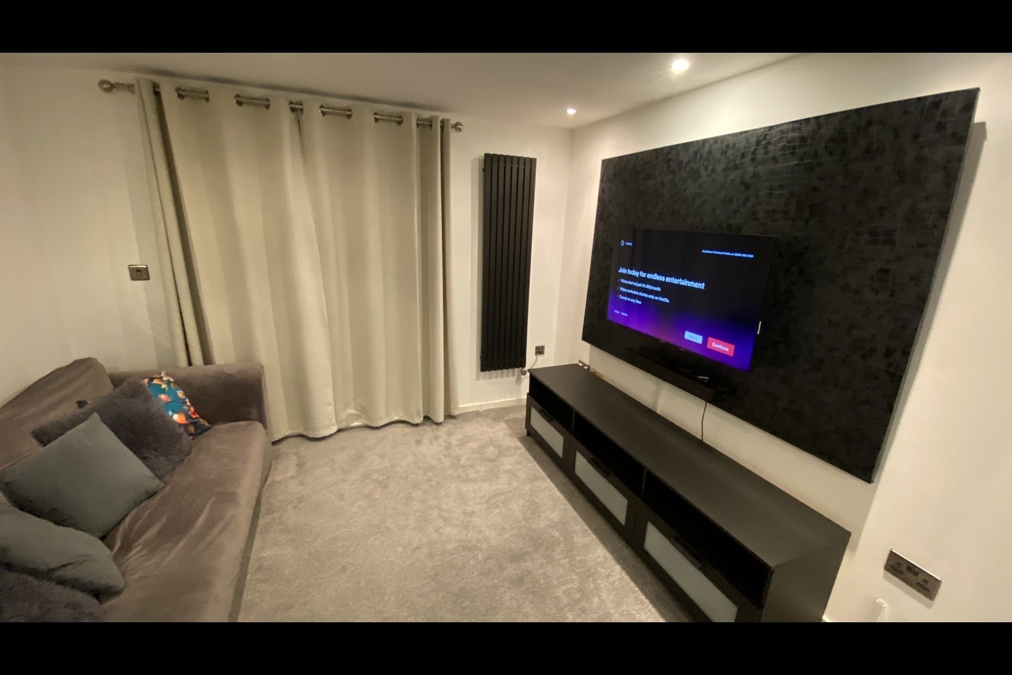 Flat Elmira Way in Salford