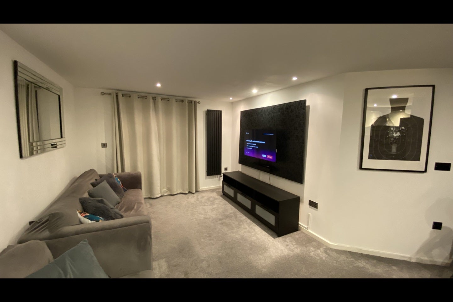 Flat Elmira Way in Salford