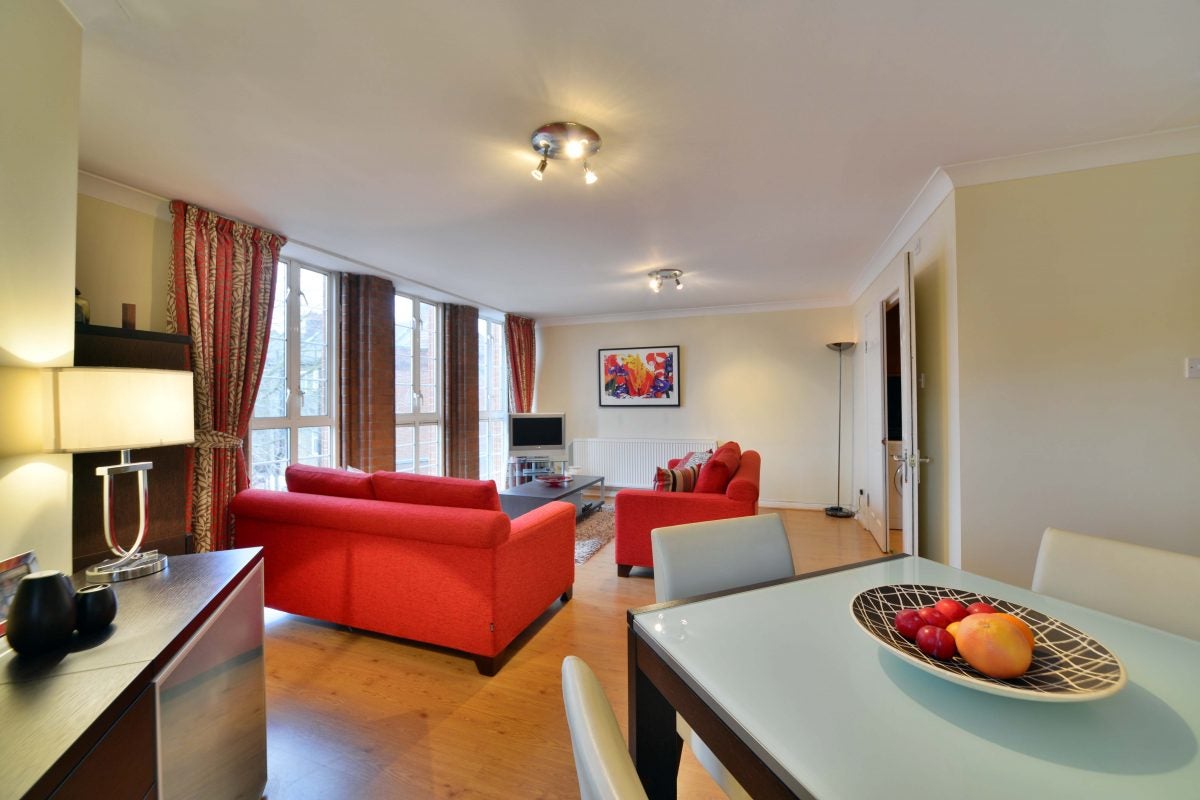 Flat Finchley Road in Greater London