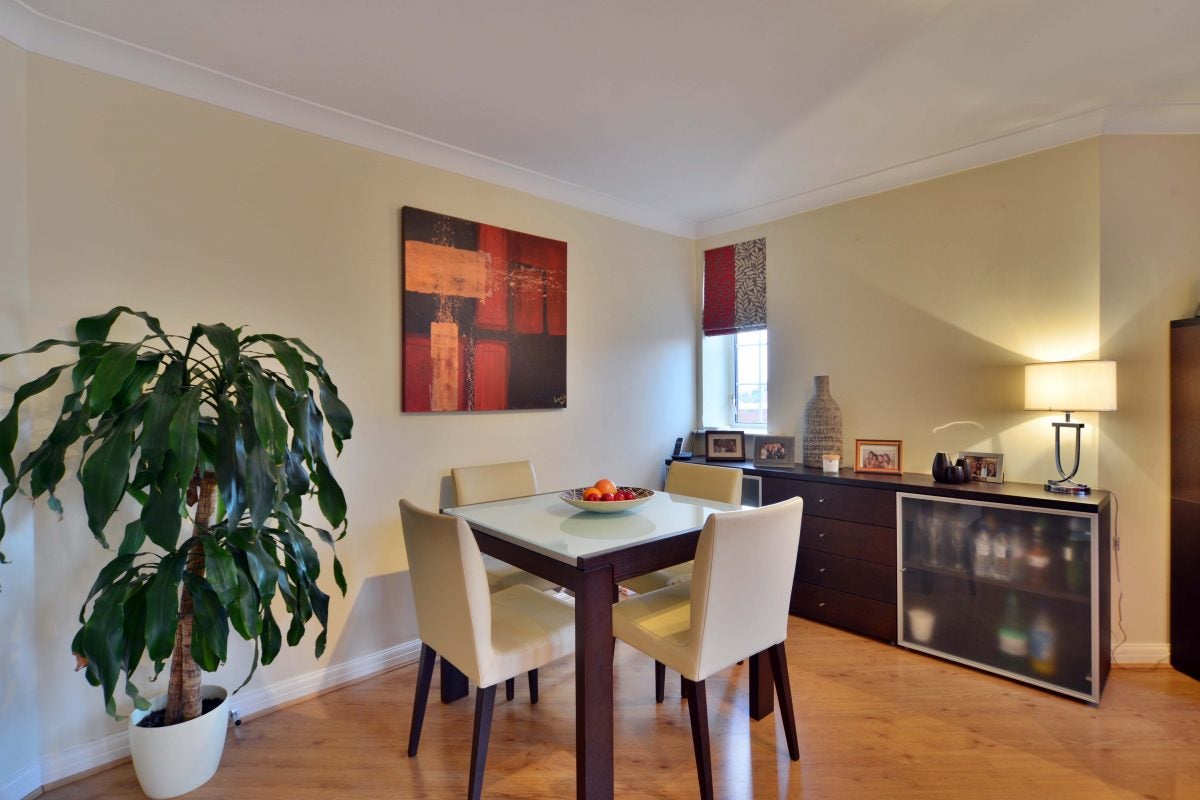 Flat Finchley Road in Greater London