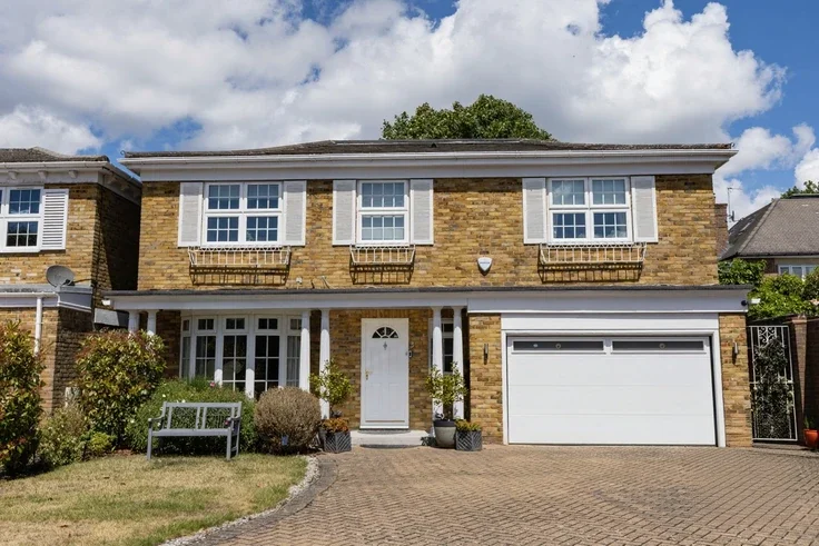 House Magnolia Close in Greater London