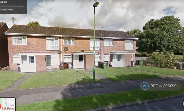 Room Rowood Drive in Metropolitan Borough of Solihull