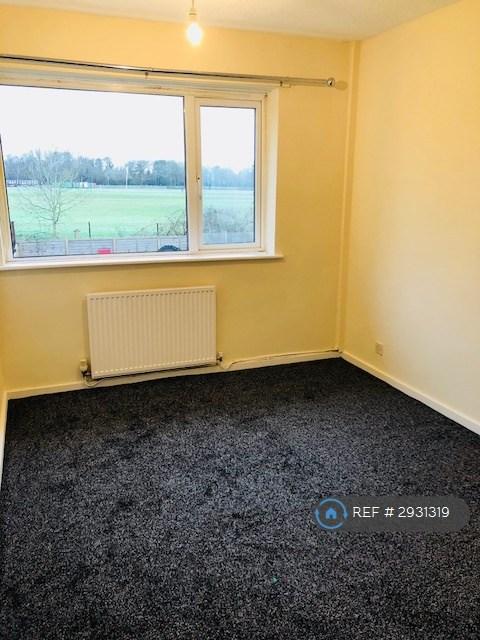 Room Rowood Drive in Metropolitan Borough of Solihull