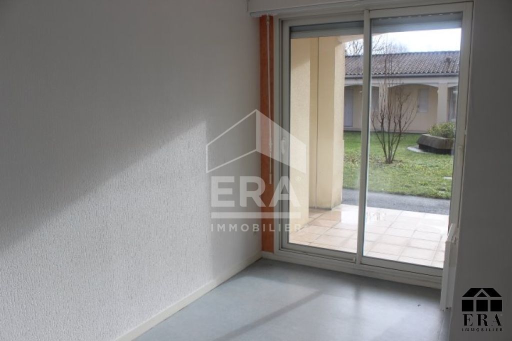 Flat Rue du Stade in La Couronne