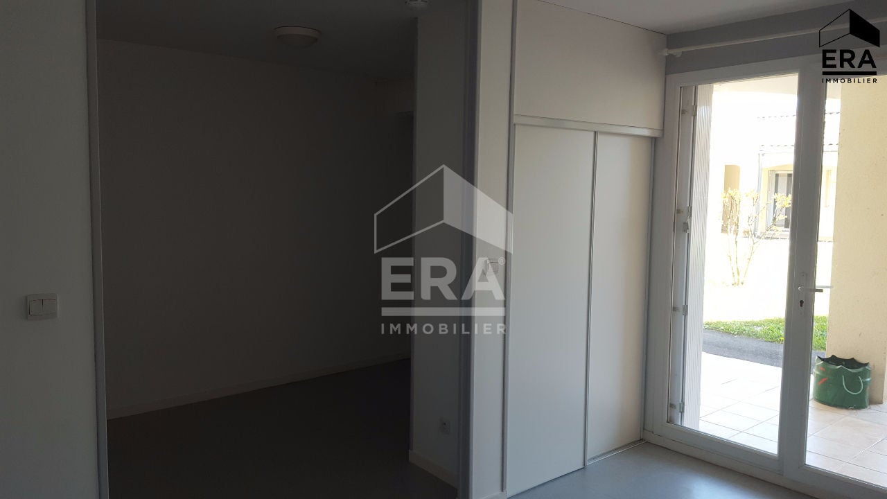 Flat Rue du Stade in La Couronne