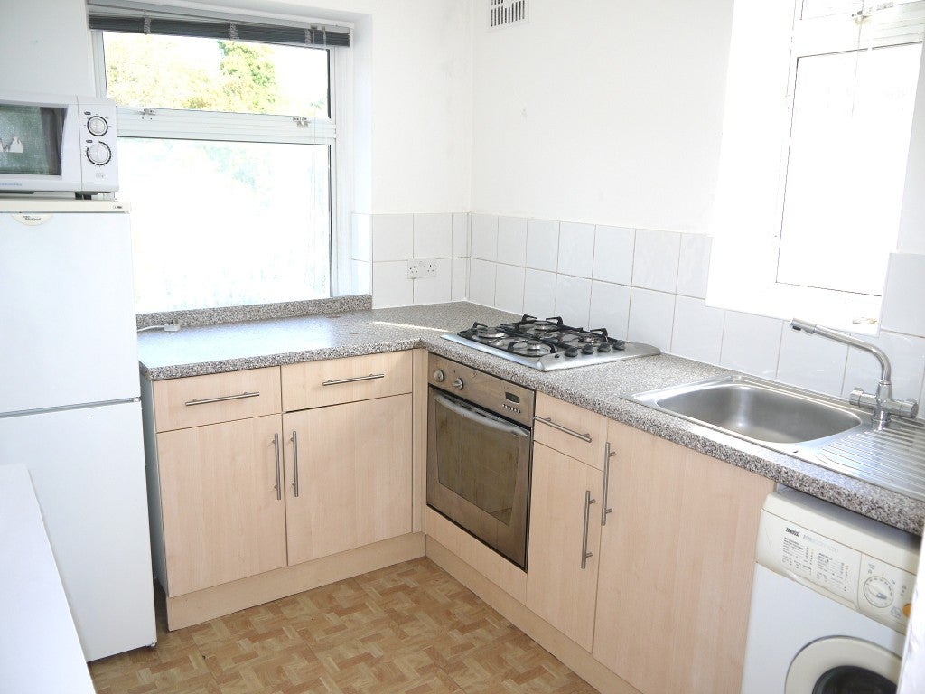 Flat Selborne Gardens in Greater London