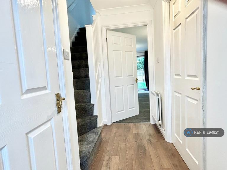 House Schooner Close in Greater London