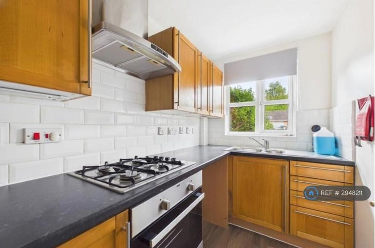 House Schooner Close in Greater London