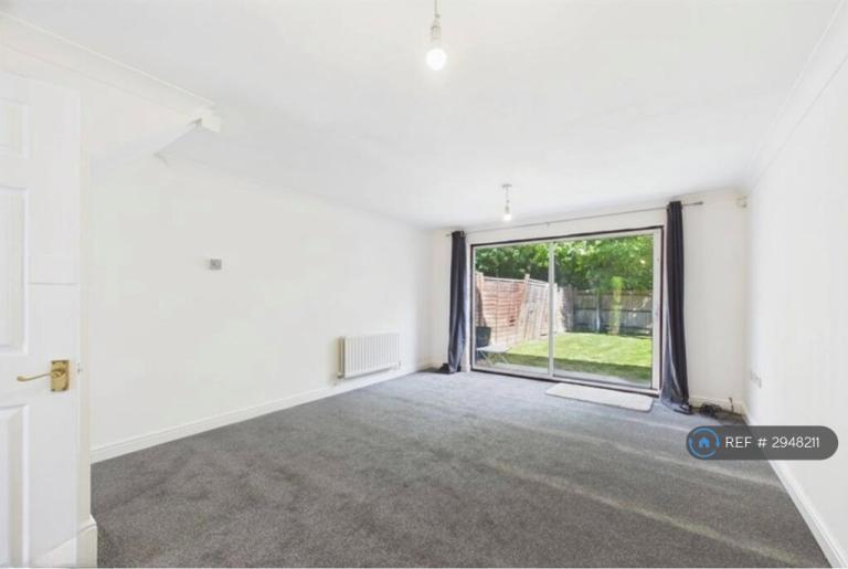 House Schooner Close in Greater London