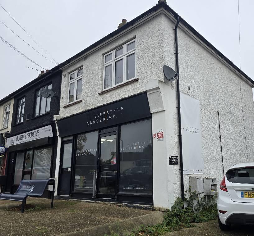 Flat Hillview Avenue in Greater London