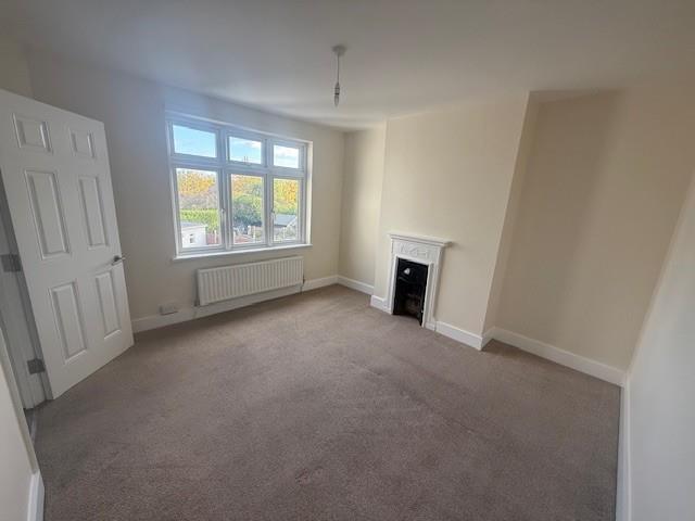 Flat Hillview Avenue in Greater London
