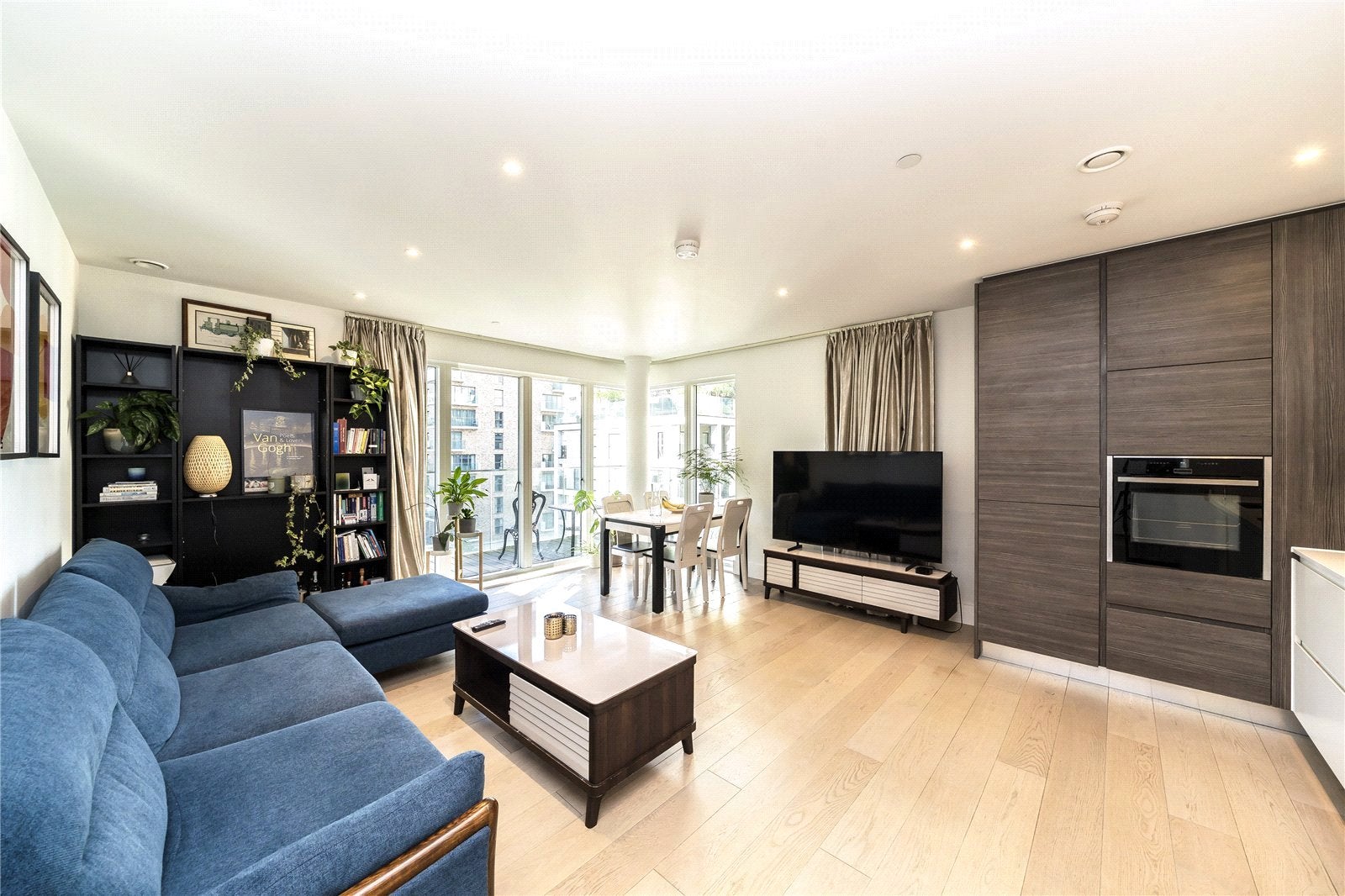 Flat Handley Drive in Greater London